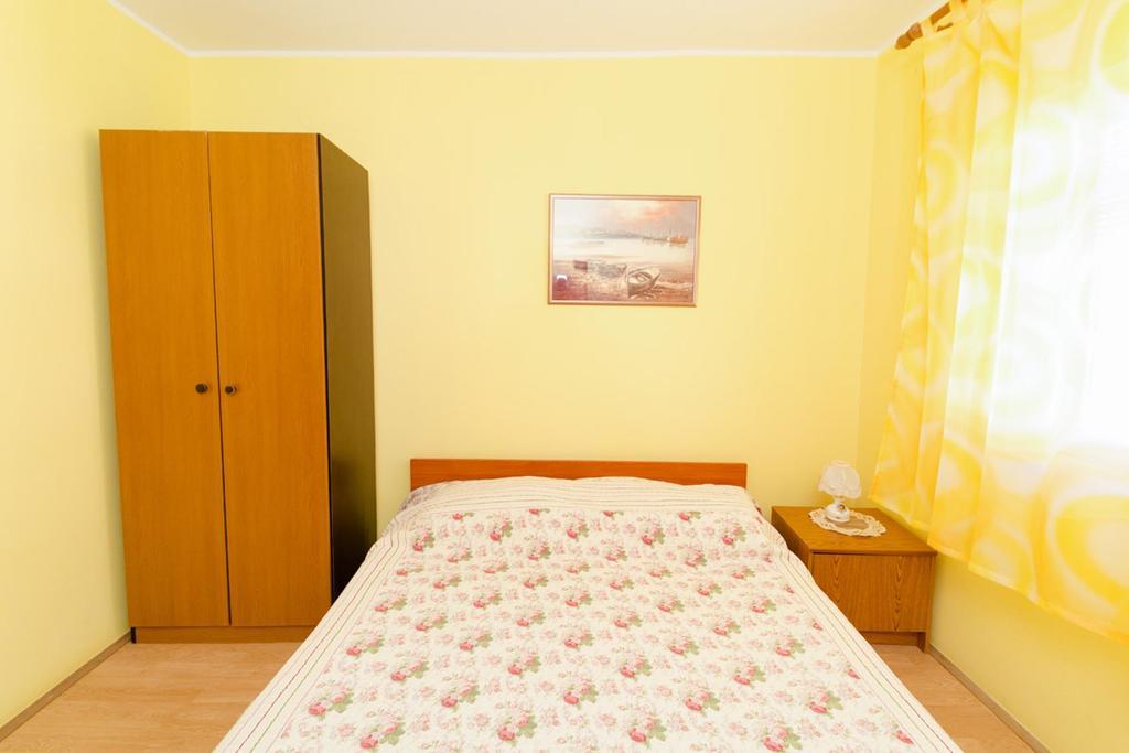 Apartments Branko Ровин Екстериор снимка