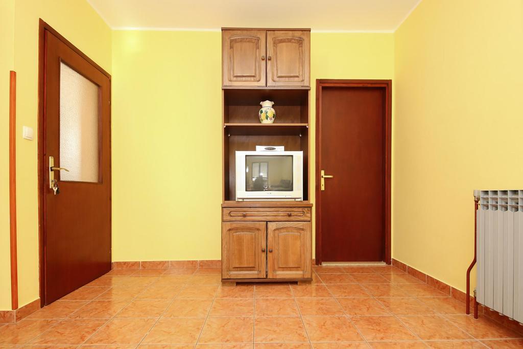 Apartments Branko Ровин Екстериор снимка